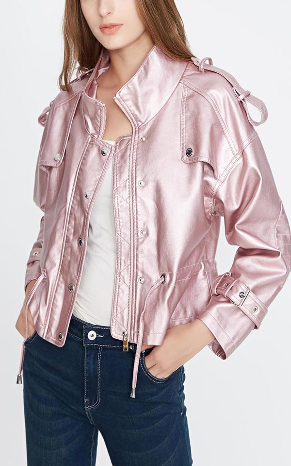 С чем носить розовую кожаную куртку оттенка металлик